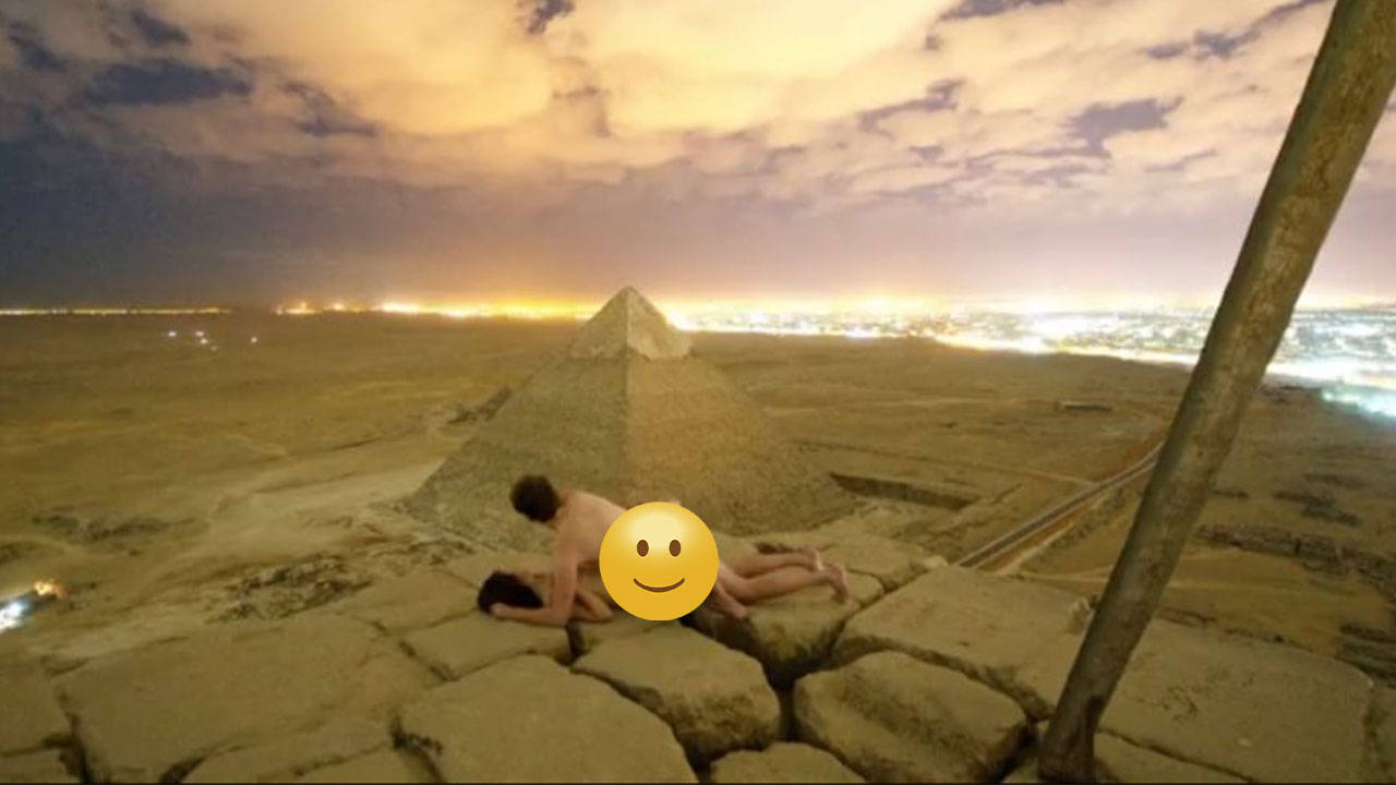 Пара Занялась Сексом На Пирамиде