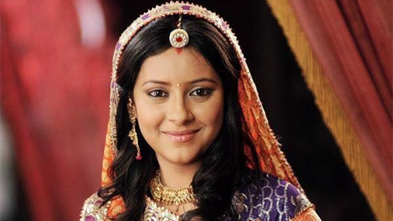 Кәріс келін. Pratyusha Banerjee Balika Vadhu. Ананди 2013. Бина Банерджи.