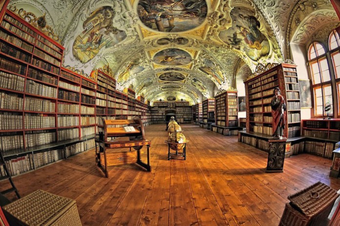 30 Most Beautiful Libraries Around The World Which Will Distract You ...