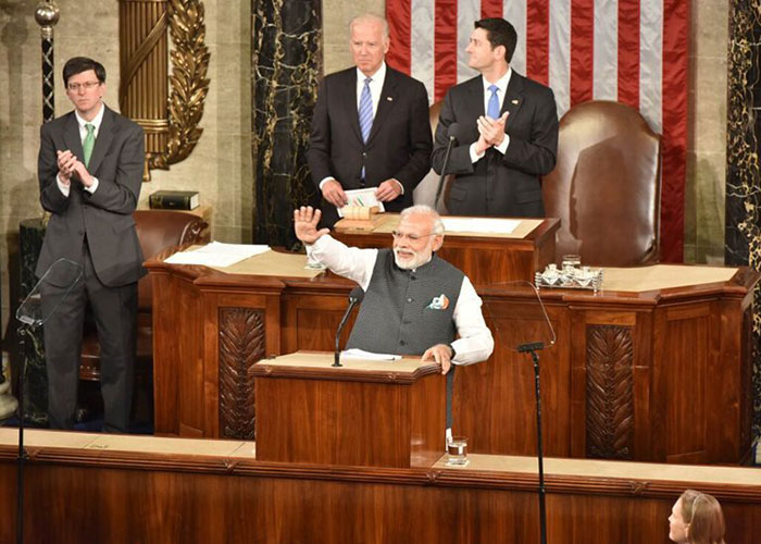 Here's How NaMo Managed To Get 10 Rounds Of Standing Ovation At His ...