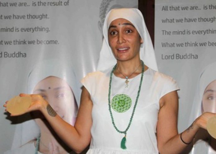 Sofia Hayat Removes Her Breast Implants And Shows It To The World Says