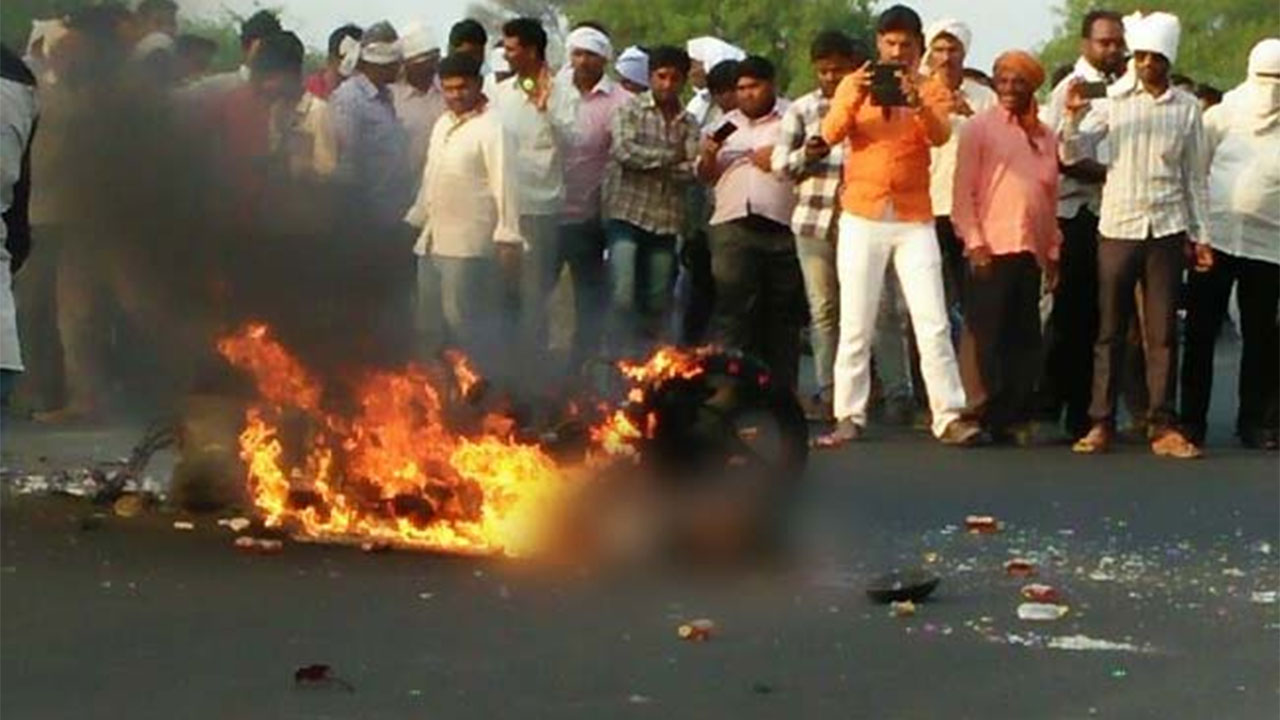 A Man In Maharashtra Was Burning Alive While People Clicked Pictures