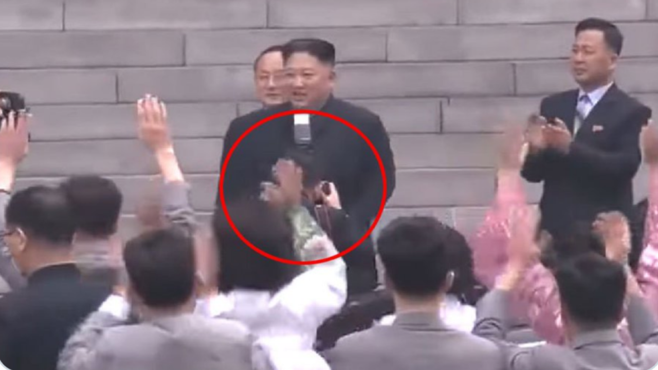 Kim JongUn Fires His Photographer For Blocking His Neck