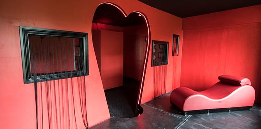 Mansion Inspired By 50 Shades Of Grey Red Room Goes On Sale