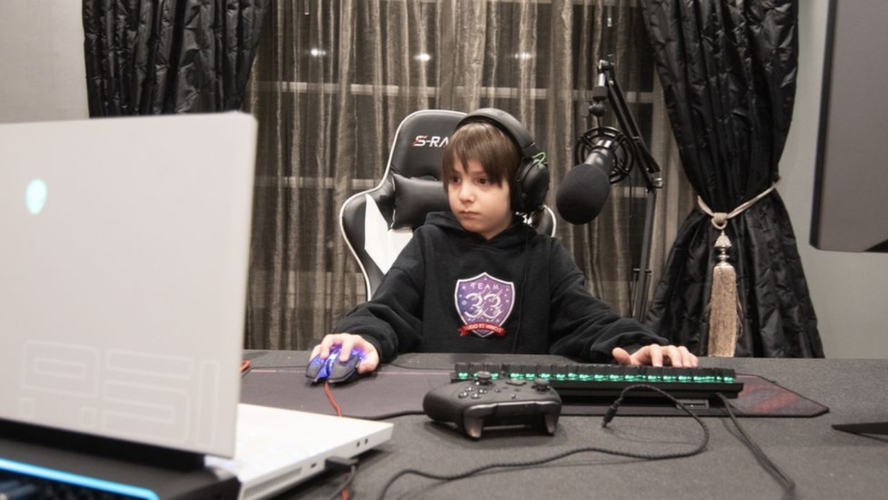 8 YO Kid Earns 23 Lakhs As Signing Bonus For Playing Fortnite   Gamer 