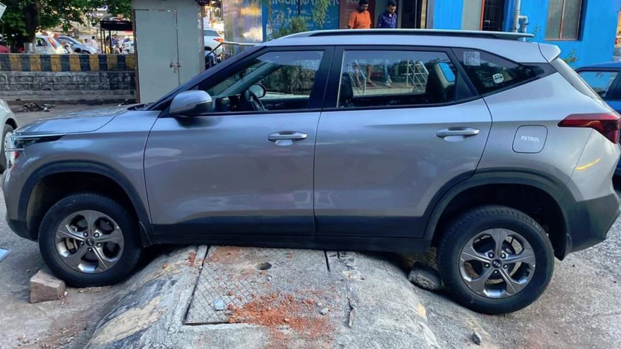 Car Gets Stuck On Massive Speed-Breaker In Bhopal